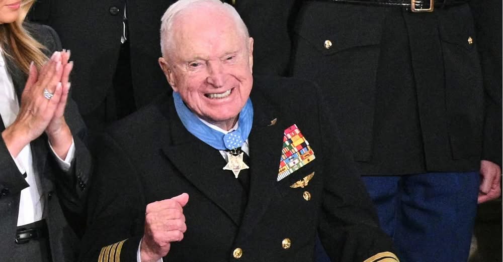 Captain Williams gives a thumbs up after receiving the Medal of Honor at the State of the Union